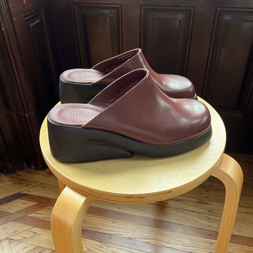 Camper Kaah Clogs, Size EU 38, in Burgundy/Brown.